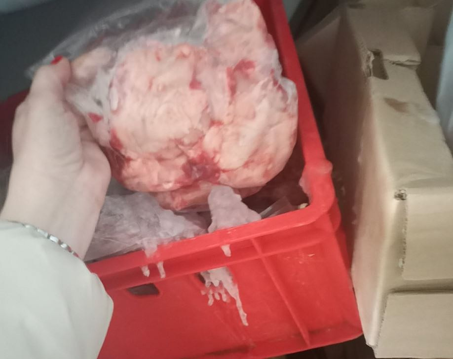 Πειραιάς: Κατάσχεση 3,5 τόνων ακατάλληλων τροφίμων