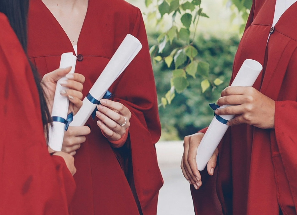 «Μαϊμού» πτυχία: Εξαρθρώθηκε κύκλωμα με εκπαιδευτήρια-βιτρίνα