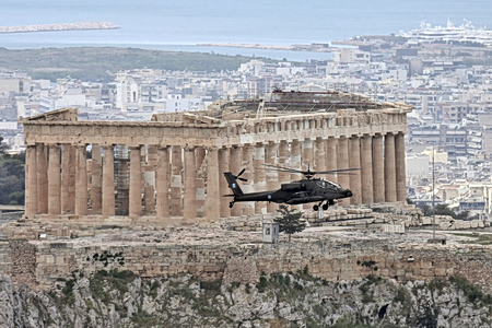 Μεγαλειώδης παρέλαση στο Σύνταγμα για την 25η Μαρτίου (Εικόνες και Βίντεο)