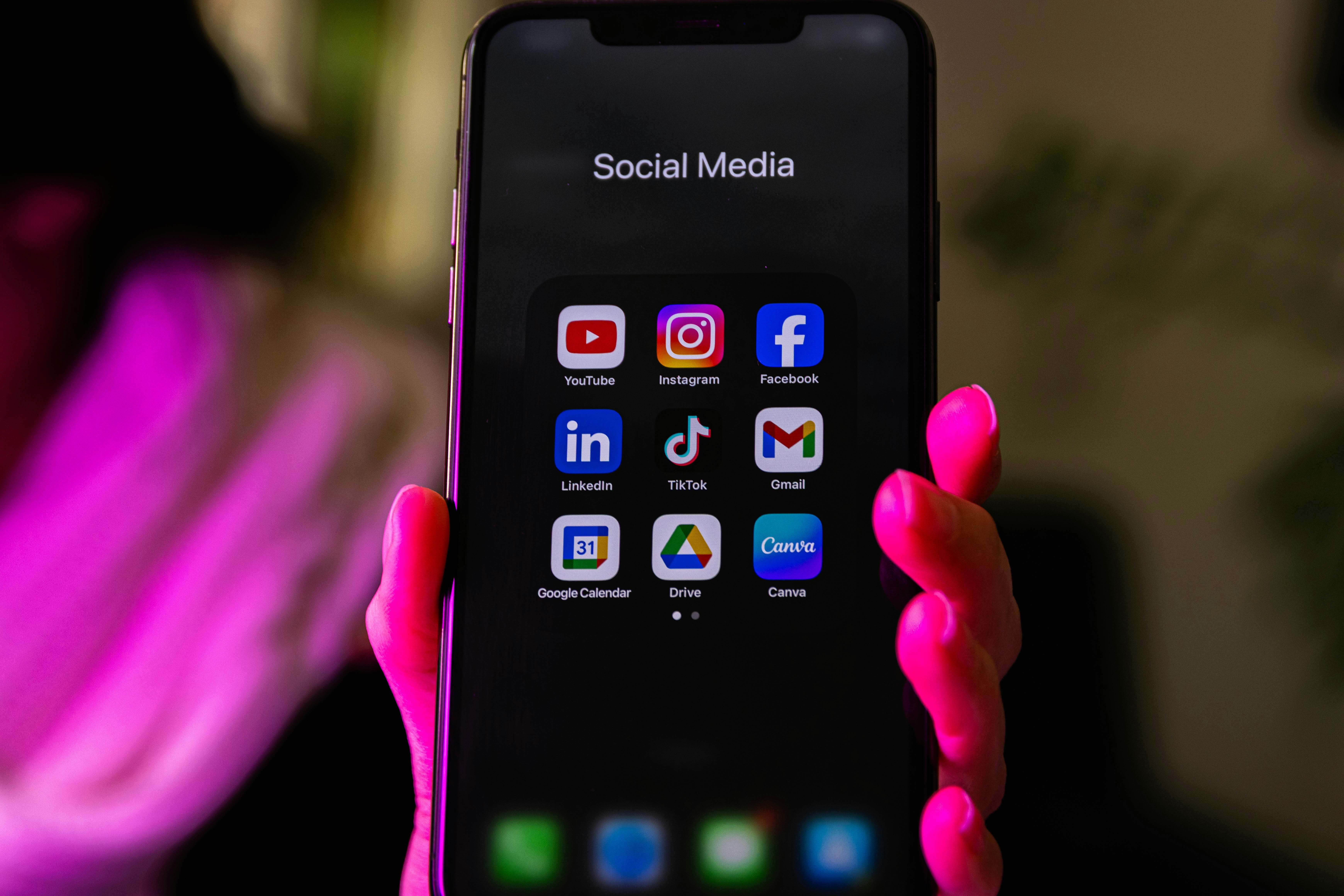 Μπλόκο στην απαγόρευση των social media για κάτω των 15 από το Συνταγματικό Συμβούλιο της Γαλλίας