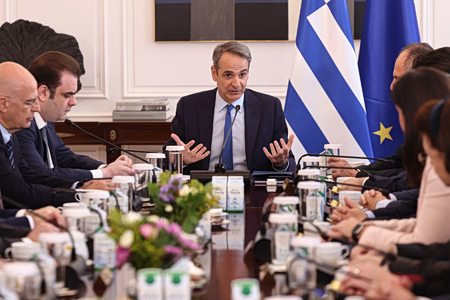 Στα 920 ευρώ ο κατώτατος μισθός – Η ανακοίνωση Μητσοτάκη στο Υπουργικό