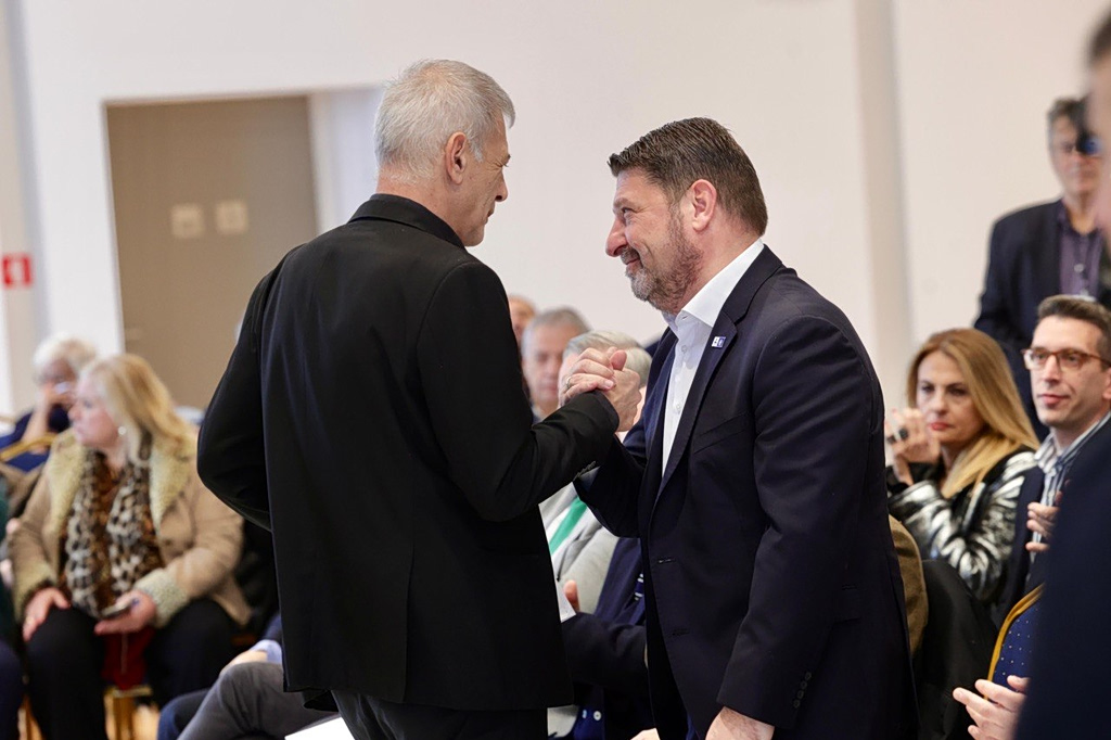 Η ιδιαίτερη «χημεία» Χαρδαλιά – Μώραλη με έργα στον Πειραιά και κοινή γραμμή για την πόλη