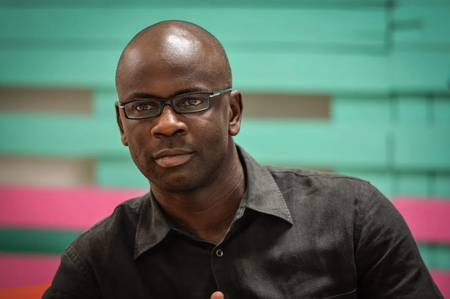 «Oι μαύροι αντιμετωπίζονται παντού ως κατώτεροι»: O Λιλιάν Τιράμ στο Βήμα