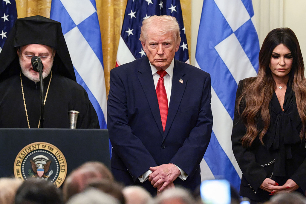 Τραμπ: Ανοίξτε τα Στενά του Ορμούζ, μπάσταρδοι, αλλιώς θα ζήσετε στην κόλαση