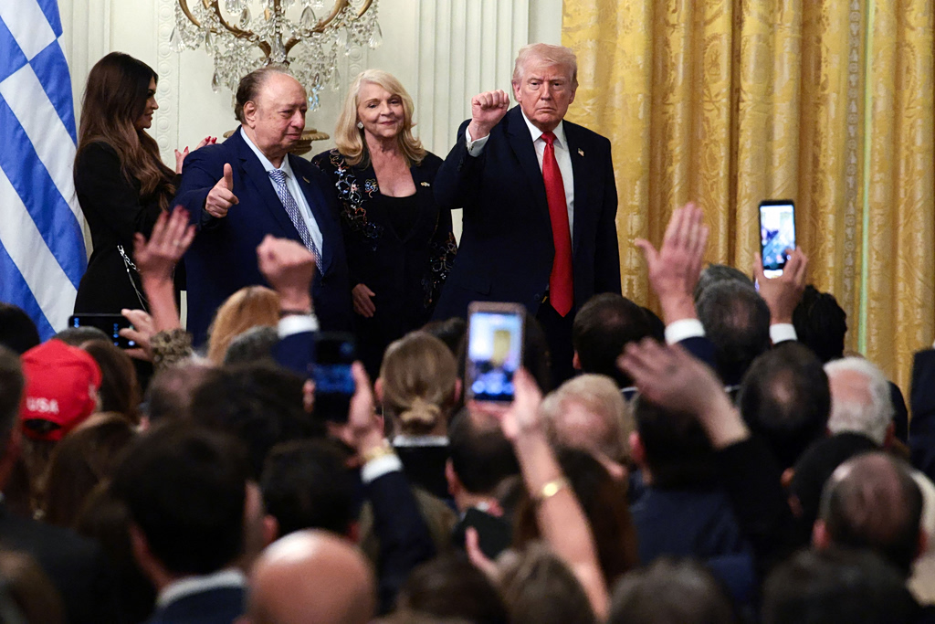 Δεξίωση για την 25η Μαρτίου: Τι συνέβη και τι ειπώθηκε στην ανατολική πτέρυγα του Λευκού Οίκου