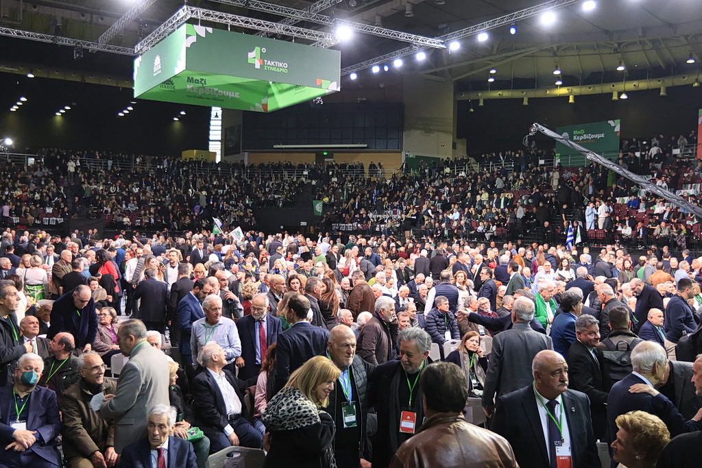 Συνέδριο ΠαΣοΚ: Το αδιαχώρητο στο Τάε Κβον Ντο του Φαλήρου, οι προσελεύσεις, τα «πηγαδάκια»