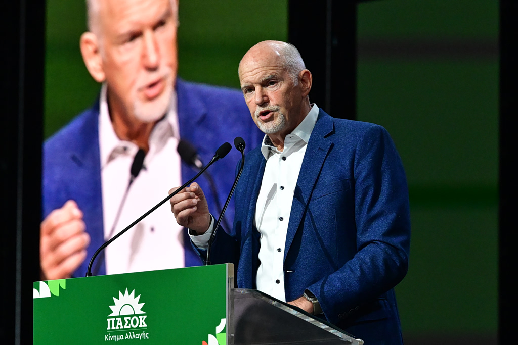 Γιώργος Παπανδρέου στο συνέδριο: «Το ΠαΣοΚ επιστρέφει για να αλλάξει τον τρόπο που λειτουργεί η χώρα»