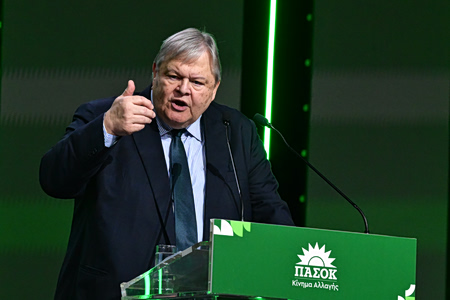 Ευάγγελος Βενιζέλος: «Κανείς πρωθυπουργός δεν μπορεί να επιβαρύνει με τα δικά του προβλήματα τη χώρα»»