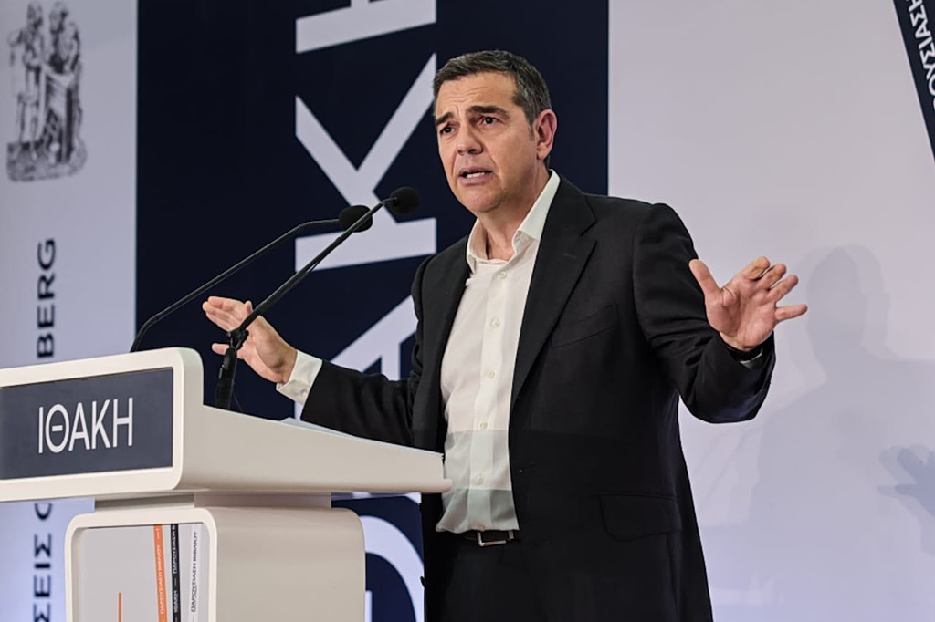 Τσίπρας από Λαμία: Επίθεση σε Μητσοτάκη για υποκλοπές και ακρίβεια