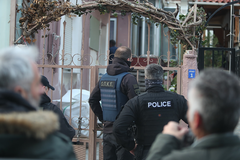 Με ζώνη στο λαιμό βρέθηκε νεκρή η 59χρονη στον Εύοσμο – Τι εξετάζουν οι αρχές