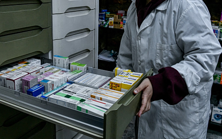 Πώς τα μη συνταγογραφούμενα φάρμακα «γλιτώνουν» χρόνο και χρήμα από το κράτος