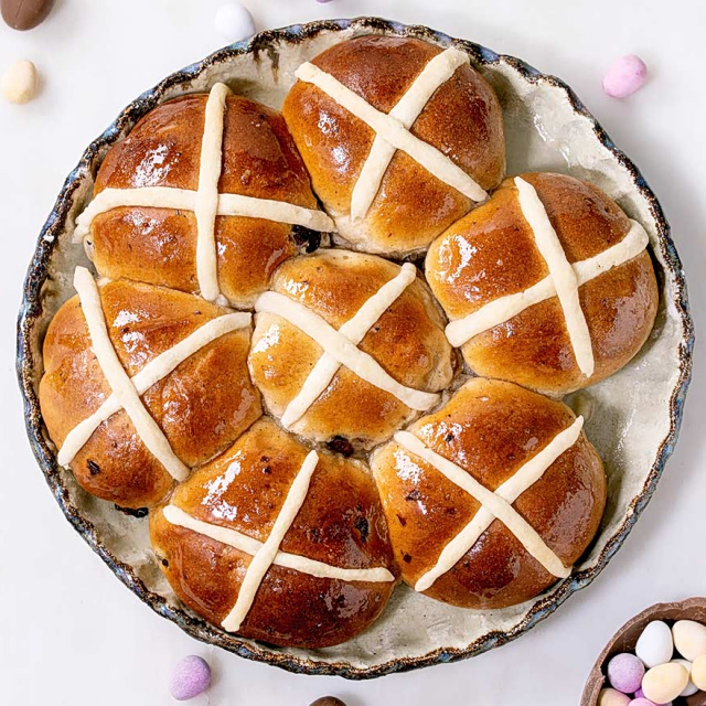 Σταφιδόψωμα για το Πάσχα