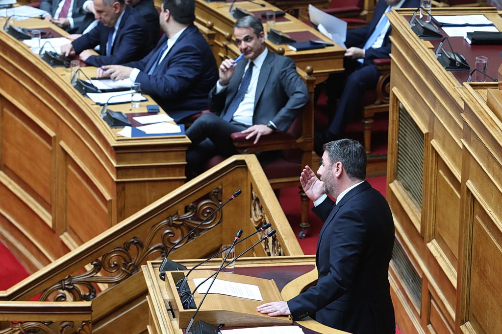 Βουλή: Στα «χαρακώματα» κυβέρνηση και αντιπολίτευση για τις υποκλοπές