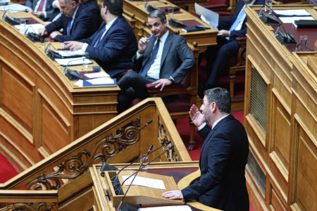 Βουλή: Στα «χαρακώματα» κυβέρνηση και αντιπολίτευση για τις υποκλοπές