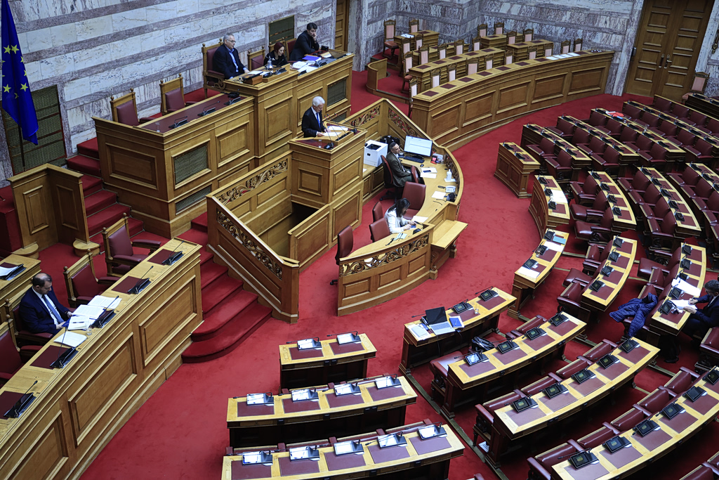 Αντιπαράθεση στη Βουλή για την προ ημερησίας – Βαριές κατηγορίες από το ΠαΣοΚ – Τι απαντά η ΝΔ