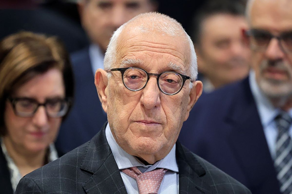 «Χάλασε ο κόσμος για 40 ημέρες;» – Τι απαντά ο Κακλαμάνης στο ΠαΣοΚ για την προ ημερησίας