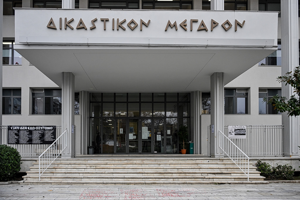 Τέμπη: Δεκτή η δήλωση αποχής της προέδρου στη δίκη για τα χαμένα βίντεο – Αναβάλλεται επ αόριστον