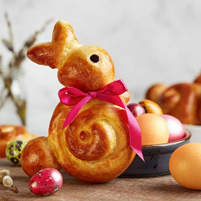 Μπισκοτένια τσουρεκάκια