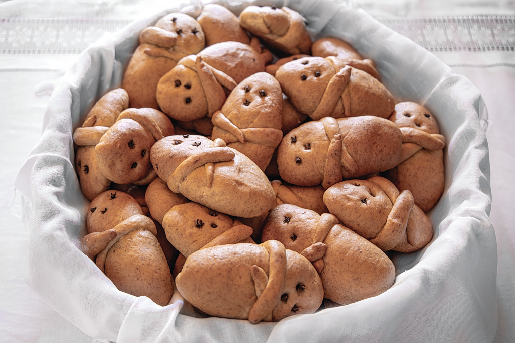 Σάββατο του Λαζάρου, ώρα να φτιάξουμε Λαζαράκια