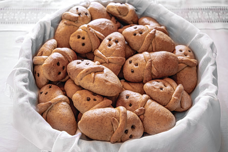 Σάββατο του Λαζάρου, ώρα να φτιάξουμε Λαζαράκια