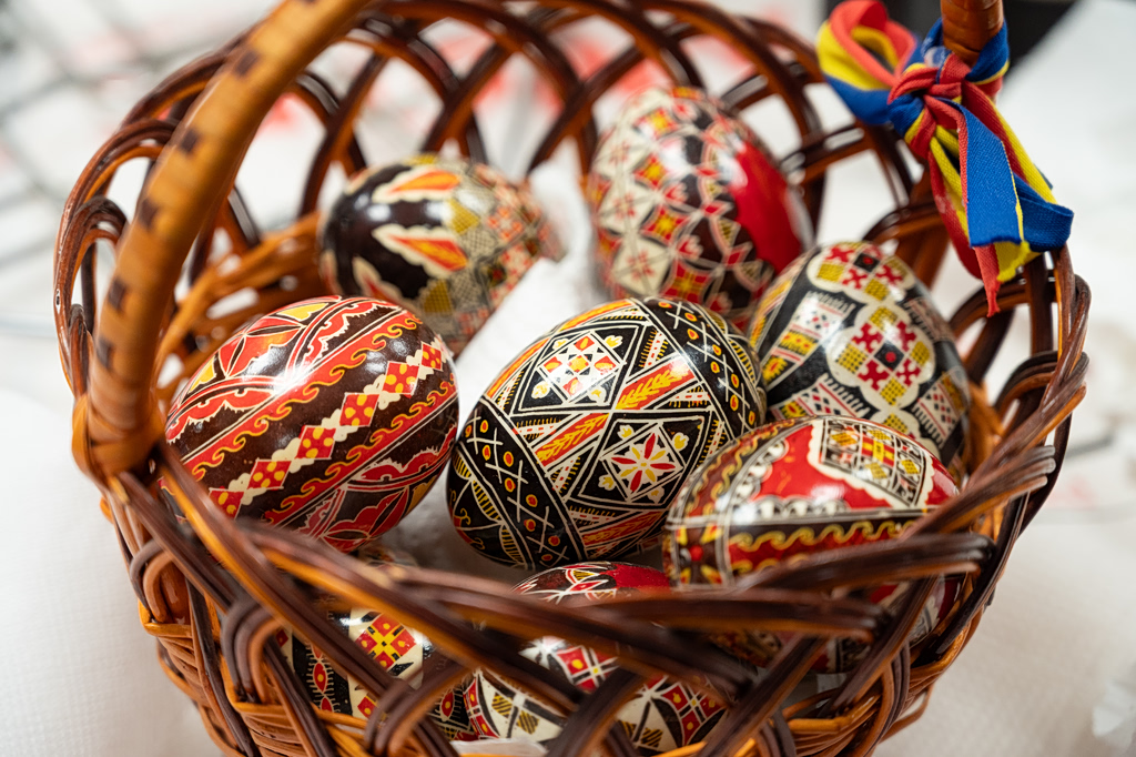 Πάσχα στην Αθήνα μαζί με τους Ρουμάνους, τους Γεωργιανούς και τους Αιθίοπες της πόλης