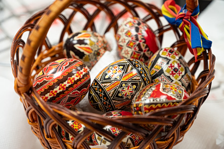 Πάσχα στην Αθήνα μαζί με τους Ρουμάνους, τους Γεωργιανούς και τους Αιθίοπες της πόλης