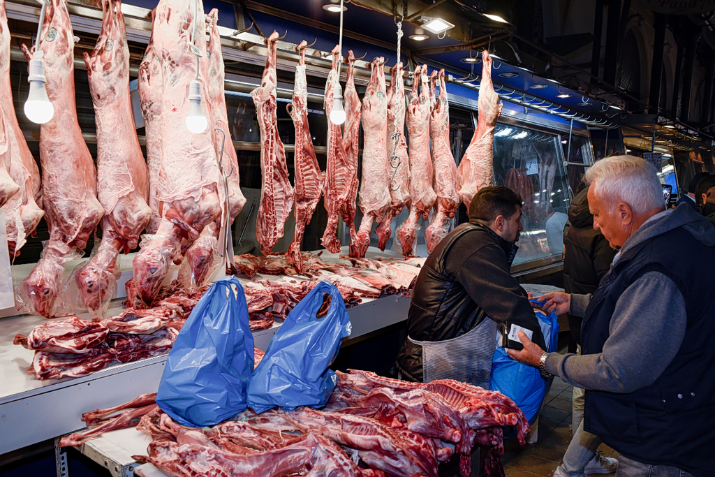 Ακρίβεια: Πόσο θα κοστίσει φέτος το πασχαλινό τραπέζι – «Καίει» ο οβελίας