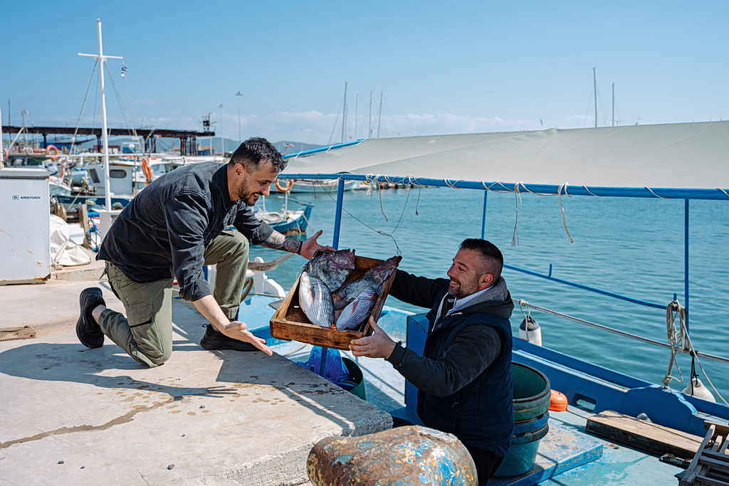 Λαύριο – 4 μαγαζιά για μεζέδες, θαλασσινά και ιστορικά γλυκά που πρέπει να επισκεφθείς