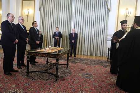 Ορκίστηκαν τα νέα μέλη της κυβέρνησης – Παραδόθηκαν τα υπουργεία