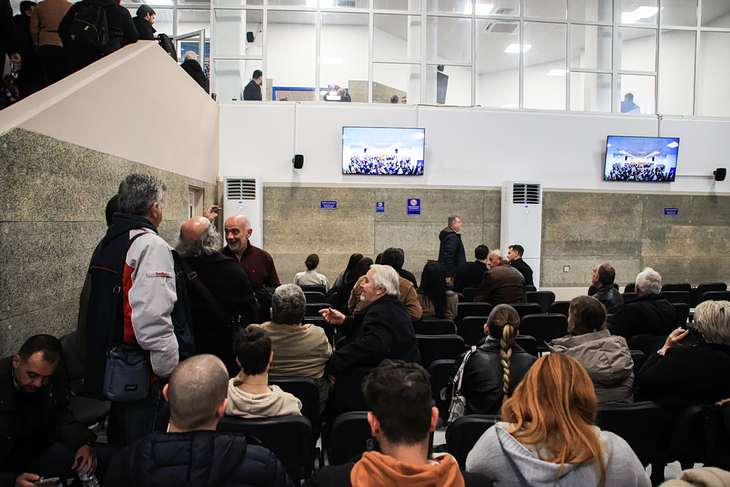 Δράμα για πολλούς, «σόου» για λίγους