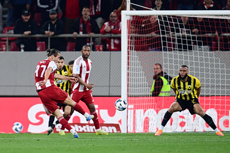 Ολυμπιακός – ΑΕΚ: Το ακυρωθέν γκολ του Γιαζίτζι στο 90+8′