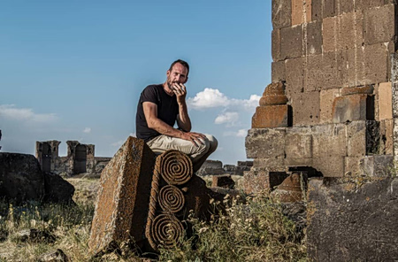 Ιάσων Αθανασιάδης: Η ιρανική κοινωνία έχει αλλεργία στις υποδείξεις – Από τα θρανία της Τεχεράνης στην απομόνωση