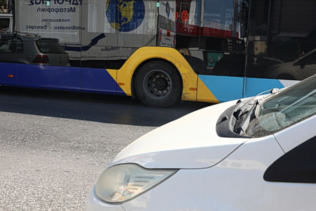 Πειραιάς: Μάχη για τη ζωή του δίνει ο 17χρονος που παρασύρθηκε από λεωφορείο