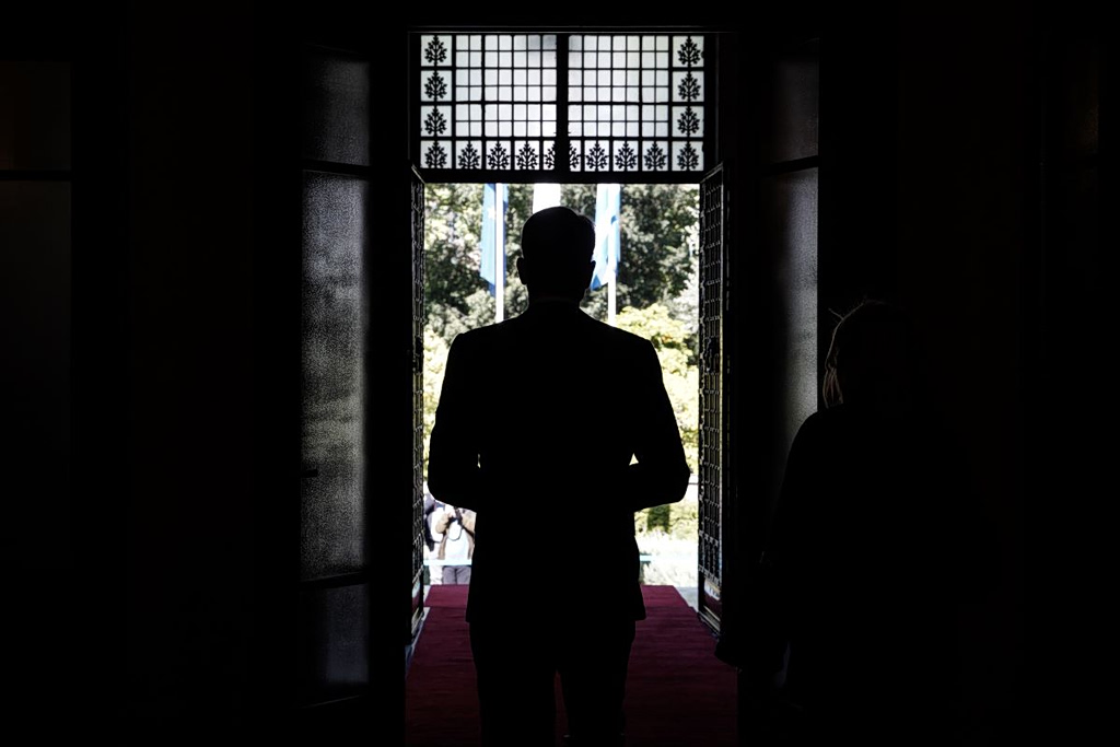 «Ξυπνήσαμε σε έναν εφιάλτη»: Το παρασκήνιο του ανασχηματισμού και η οργή των υπουργών