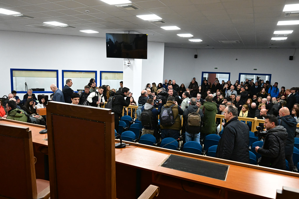 Δίκη για τα Τέμπη: Συνεχίζεται σήμερα η διαδικασία των νομιμοποιήσεων – Τι προβλέπει η διαδικασία, το αίτημα για μετάδοση