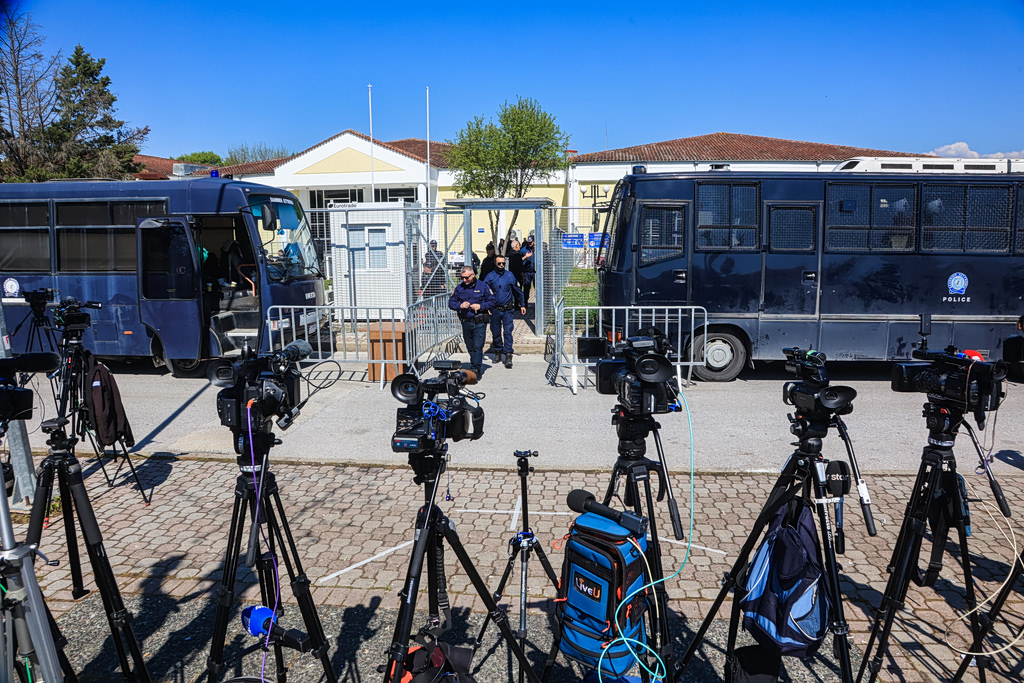 Δίκη Τέμπη: «Δεν θα μπαζωθεί όπως το έγκλημα» – Πιο κοντά στην έδρα οι συγγενείς – Συνεχής ενημέρωση