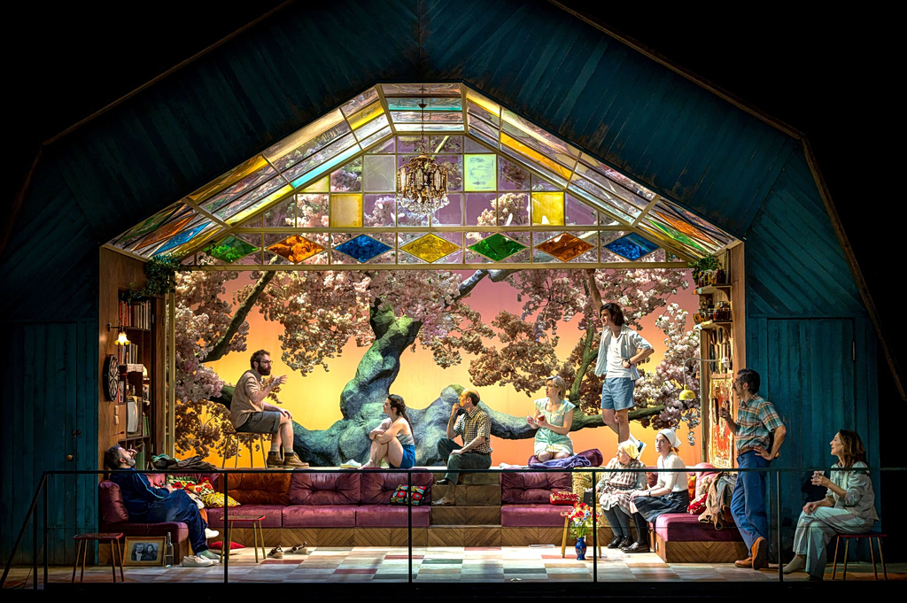 Ξαφνικά, γεμίζει η Αθήνα «Βυσσινόκηπους»