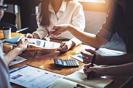 Ελληνική αγορά: «Παίζει άμυνα» και ελπίζει – Τα business plan