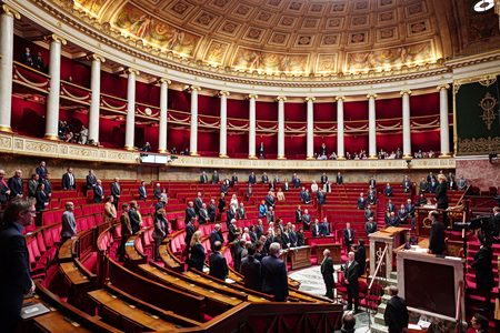 Ασυμβίβαστο υπουργού – βουλευτή: Τι ισχύει σε Γαλλία, οι διαφορές με το μοντέλο Μητσοτάκη