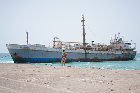 Έρχεται μπλακ άουτ στο εμπόριο; Το Ιράν απειλεί να κλείσει την «Πύλη των Δακρύων»