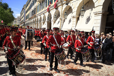 Πάσχα 2026: Last minute «ανάσα» για τουρισμό – Αγωνία για πληρότητες, ακρίβεια, πόλεμο