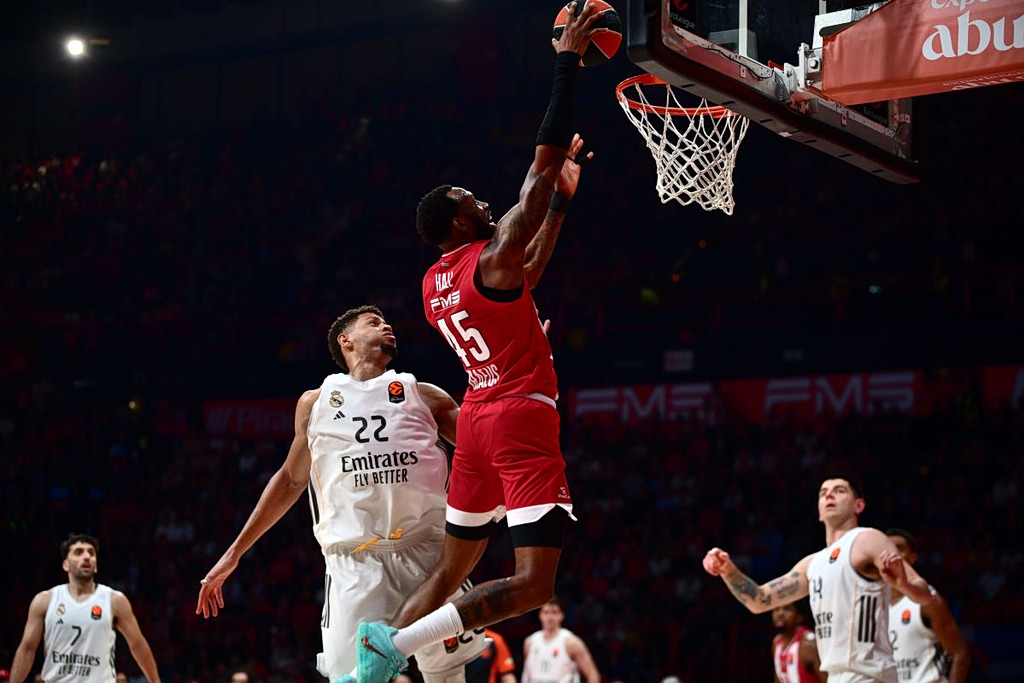 Ολυμπιακός – Ρεάλ Μαδρίτης 102-88: Σαρωτική νίκη από την αρχή με Ντόρσεϊ και Βεζένκοφ πρωταγωνιστές