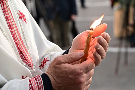 Άγιο Φως: Πώς και πότε θα φτάσει στην Ελλάδα – Αυστηρά τα μέτρα ασφαλείας