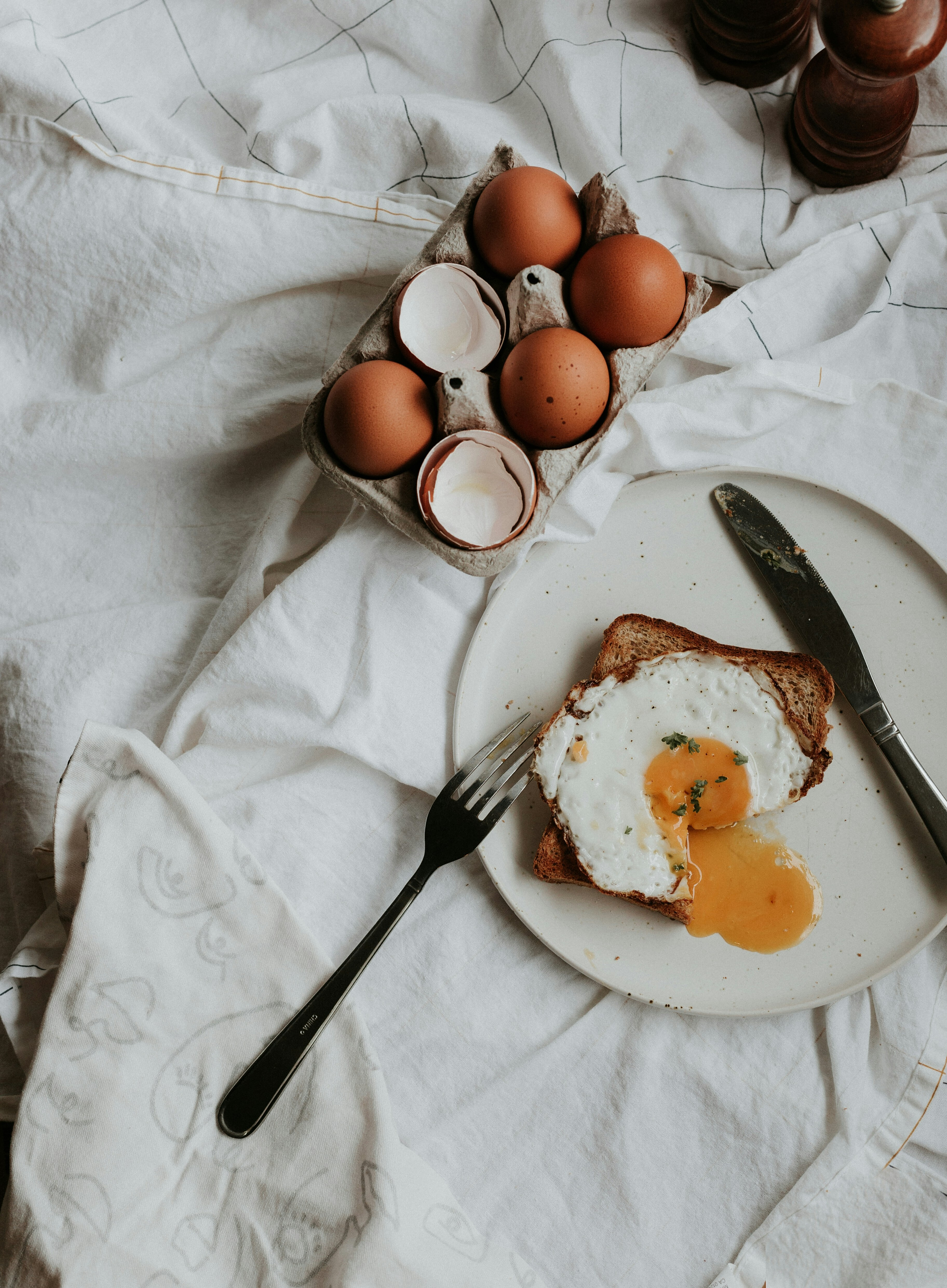 Αυγά: 4 διατροφικοί μύθοι που πρέπει να σταματήσουμε να πιστεύουμε
