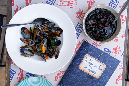 Φρέσκα ψάρια και θαλασσινά στην πλατεία Βικτωρίας