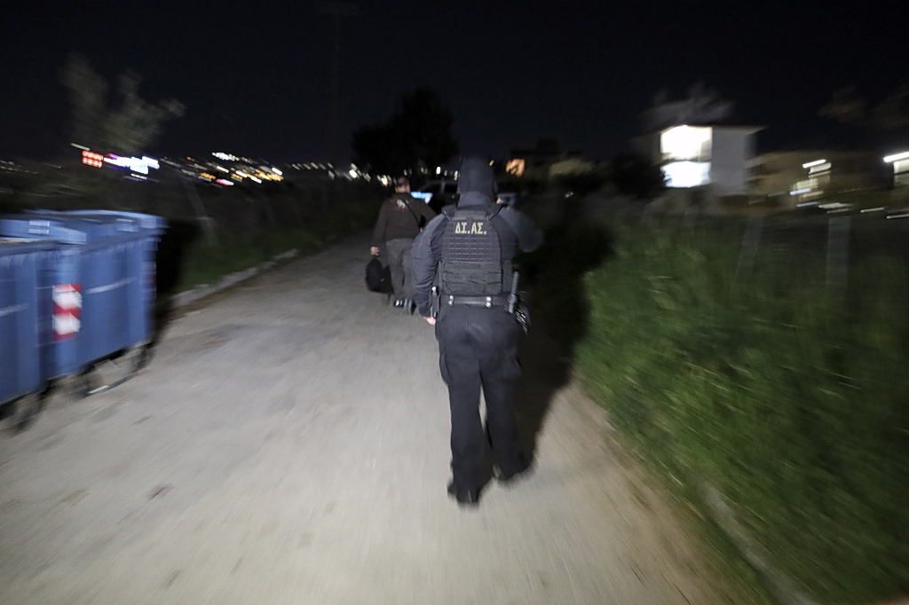 Θρίλερ στην Παλλήνη: Τα ερωτήματα πίσω από το σημείωμα του νεκρού 49χρονου 