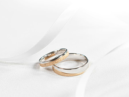 Απλησίαστες οι βέρες: Γιατί ακριβαίνουν, πού στρέφονται τα ζευγάρια