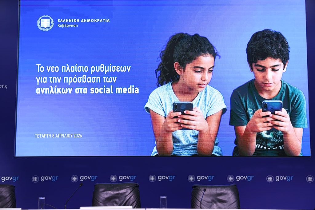 Live η συνέντευξη Tύπου για το νέο πλαίσιο πρόσβασης των ανηλίκων στα social media