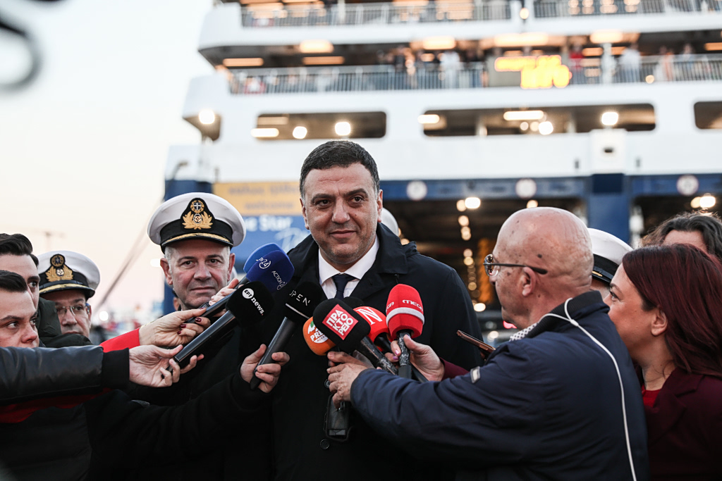 Κικίλιας από λιμάνι Πειραιά: «Πάνω απ’ όλα η ασφάλεια»