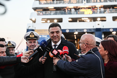 Κικίλιας από λιμάνι Πειραιά: «Πάνω απ’ όλα η ασφάλεια»